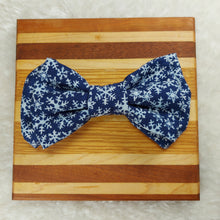 Load image into Gallery viewer, Snowflakes Bowtie for Dogs and Cats