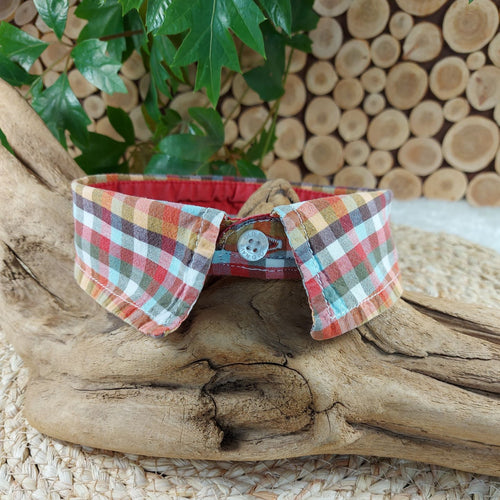 Orange plaid dog collar and cat collar. The neck size is 14.5 inches. Made of 100% cotton fabric. Fully washable, dryer friendly and can be ironed as needed.  It is recommended that you allow an additional 2 finger widths space for ideal fit. Wiggles & Whiskers. Pet Accessories Canada.
