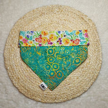 Load image into Gallery viewer, Spring Floral Snap-On Pet Banadana
