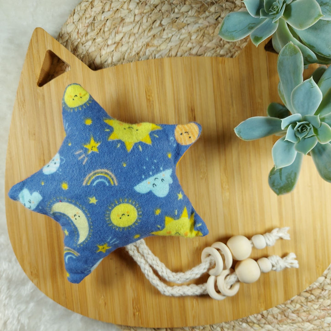 Stimulate all your cat’s senses with this catnip toy! Bright yellow cotton fabric on one side, and cute moon, sun and stars flannel fabric on the other. Measures 5.5” across and 11” in total length. This catnip toy is yellow and orange on one side . The other side of this catnip toy is blue with decorative moon prints. Wiggles & Whiskers. Pet Accessories Canada.