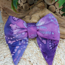 Load image into Gallery viewer, Purple perfection bow collar. Help your pup put their best paw forward by wearing one of these pretty bows on their collar. Worn to the side, up front or at the back, its versatility makes dressing up an everyday possibility! This collar bow is suitable as a cat collar and a dog collar.  Measures 5.5” at its widest point. Made from 100% cotton fabric in a variety of patterns. Fastens to collars up to 1” wide. Elastic and snap fastener. Wiggles and Whiskers Canada Pet Accessories.
