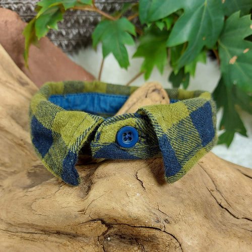 Green/Navy Dapper Pet Collar. Your dog or cat will look “Oh so handsome” in a snap, with this simple, comfortable and stylish collar available in a variety of classic looks. This dog collar is suitable to be used as a cat collar. The neck size is 11.5 inches. Made of 100% cotton fabric. Fully washable, dryer friendly and can be ironed as needed. It is recommended that you allow an additional 2 finger widths space for ideal fit. Wiggles and Whiskers Canada Pet Accessories.